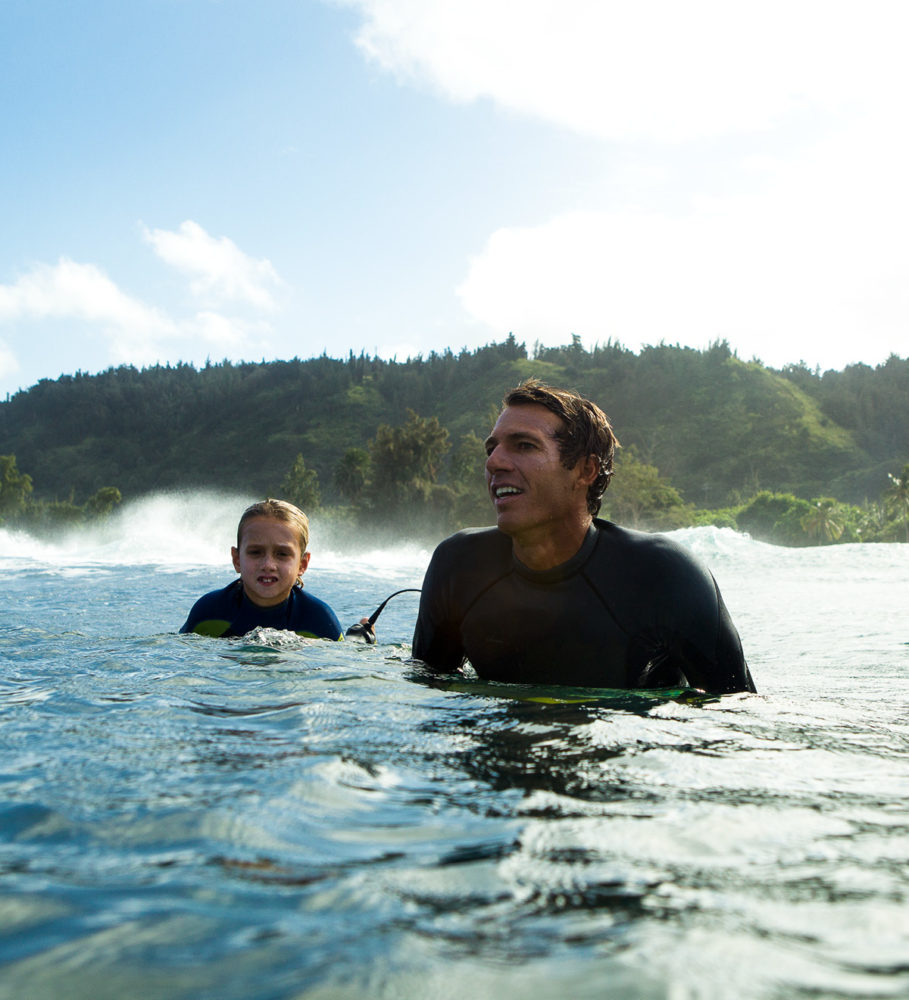 O'NEILL（オニール）チームメンバー CORY LOPEZ（コーリー・ロペス） 子供とパドリング