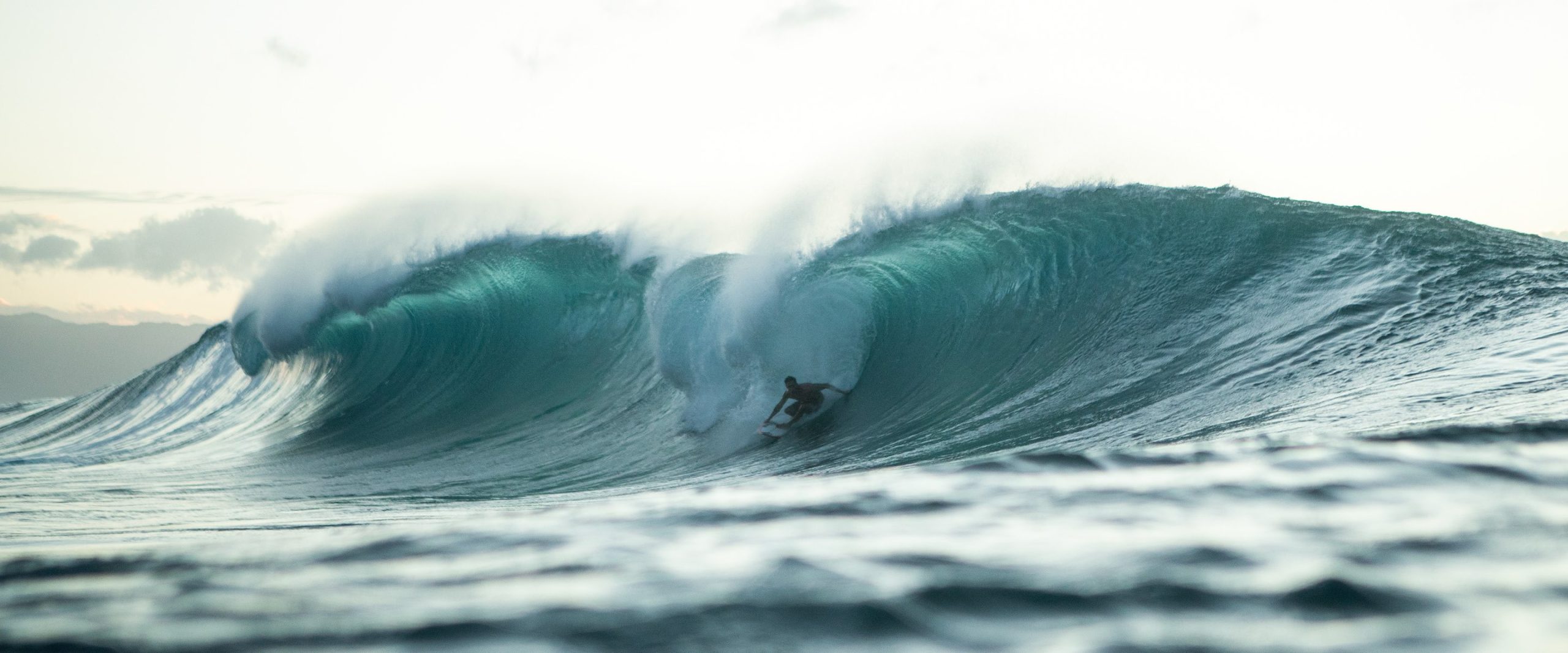 O'NEILL（オニール）チームメンバー ELI OLSON（エリ・オルソン） チューブライディング